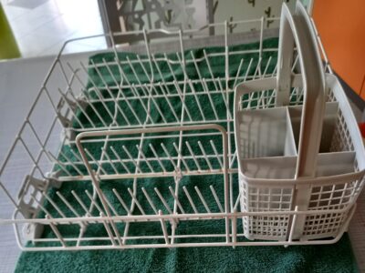 RECHERCHE PANIER INFERIEUR LAVE VAISSELLE DE DIETRICH DVH910