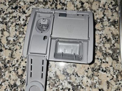 Réservoir à détergent et liquide de rinçage lave vaisselle