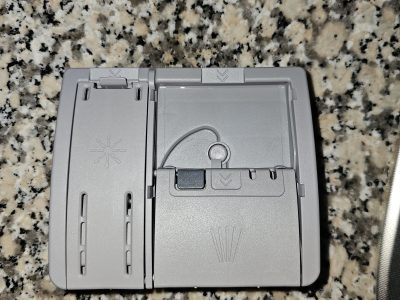 Réservoir à détergent et liquide de rinçage lave vaisselle