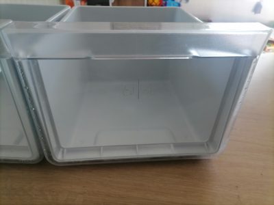 bac et balconnet porte frigo hotpoint ariston MC06